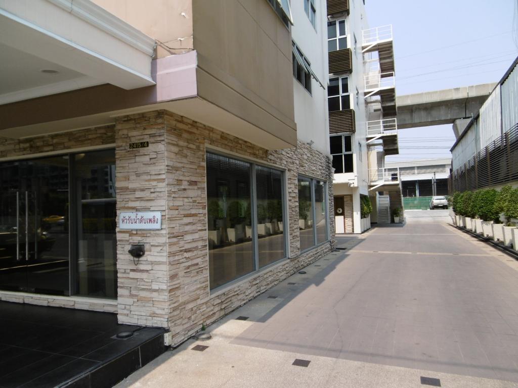 The Green Bells Bangkok Exterior foto